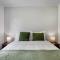 Sunnyside Townhouse with Rumpus, Parking and Deck - Auckland