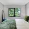 Sunnyside Townhouse with Rumpus, Parking and Deck - Auckland