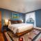 Casa Del Mar- King Bed - Patio -Railyard - 3BR