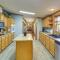 Lakefront Arkansas Home with Dock and Sunroom - 温泉城