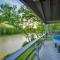 Rustic River Cabin with Dock and Covered Deck! - 韦科