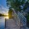 Rustic River Cabin with Dock and Covered Deck! - 韦科