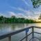 Rustic River Cabin with Dock and Covered Deck! - 韦科