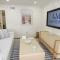 Tradewinds Cottage Completely Renovated Easy Beach & Pool Access - 布雷登顿海滩