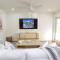 Tradewinds Cottage Completely Renovated Easy Beach & Pool Access - 布雷登顿海滩