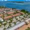 Tradewinds Cottage Completely Renovated Easy Beach & Pool Access - 布雷登顿海滩