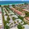 Tradewinds Cottage Completely Renovated Easy Beach & Pool Access - 布雷登顿海滩