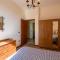 4 Bedroom Lovely Apartment In Montefelcino