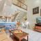 Hale Mahina B402- Updated & spacious top floor beachfront condo - Kahana