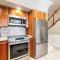 Hale Mahina B402- Updated & spacious top floor beachfront condo - Kahana