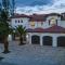 5000 Square Ft Beautiful Mansion w 6br Hot Tub Playground Movie Theater & Game Room - Dania Beach
