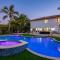 5000 Square Ft Beautiful Mansion w 6br Hot Tub Playground Movie Theater & Game Room - Dania Beach