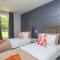 Beautiful West End Flat with Private Parking