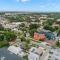 SoHo Serenity - Amazing Home with Private Pool & Hot Tub, SoHo District