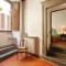 Aurora’s Apartment, in the heart of Florence, Renaissance Suite, aircondo BDR, pivot location