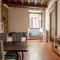 Aurora’s Apartment, in the heart of Florence, Renaissance Suite, aircondo BDR, pivot location