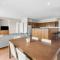 Cowrie House Ocean Views 500m to Beach