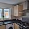 Charming 3Bed House in Strood - Wainscot