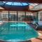 Villa dexception à Palaja avec piscines intérieures et extérieures