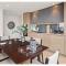 Elegant and Modern Apartments in Canary Wharf right next to Thames - London
