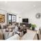 Elegant and Modern Apartments in Canary Wharf right next to Thames - London