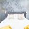 Seafront Modern Farmont Venice Suite