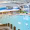 Lazy Bear Lodge with Hot Tub - Finlake Resort and Spa in Devon
