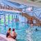 Lazy Bear Lodge with Hot Tub - Finlake Resort and Spa in Devon