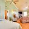 Cumberland Cottage - 2 Blocks to Downtown Dover!