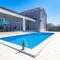 Serenity home Villa Tea with heated pyrolysis salt water