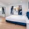 Prime Location, Stylish Space: 3BR Home with BBQ - Los Angeles