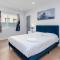 Prime Location, Stylish Space: 3BR Home with BBQ - Los Angeles