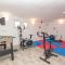 4 Bedroom Amazing Home In Grebastica
