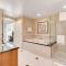 Signature 2BR3BA F1 View Balcony Ste 08-801 and 03