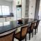 Alomsee 10 - Sleeps 8 with amazing views of the sea