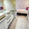 Alomsee 10 - Sleeps 8 with amazing views of the sea