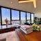 Sky High 3 Beds Apartment