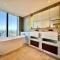 Sky High 3 Beds Apartment