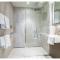 Elegant and Modern Apartments in Canary Wharf right next to Thames - London