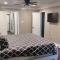 Pool/ Outdoor kitchen/Pool table Pool/ Outdoor kitchen/Pool table