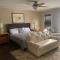 Large near Shops/Dining & easy access to freeway - Memphis