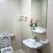 Small Room shared bath with beach access for single person or short stay couplesغرفة صغيرة مع حمام مشترك مع إمكانية الوصول إلى الشاطئ لشخص واحد أو للأزواج الذين يقيمون لفترة قصيرة - Adžmán