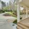 Helen Retreat with Hot Tub, 2 Mi to Downtown!