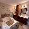 A huge Sprawling House on a large lot -15 minutes to St Louis - بيلفيل