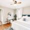 Enchanting and comfy urban cottage with renovated rustic den by Como Park & MN State Fair - Saint Paul