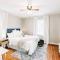 Enchanting and comfy urban cottage with renovated rustic den by Como Park & MN State Fair - Saint Paul