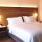 Holiday Inn Express and Suites Surrey, an IHG Hotel - Суррей
