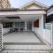 38 Georgetown 3 Storey Terrace local food 5rooms 16pax