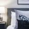 Spacious 1 bed flat with balcony minutes walk to Canary Wharf - 伦敦