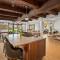 Coral Hale 5br 3ba Luxury Home, AC, Hot Tub and Stunning Views